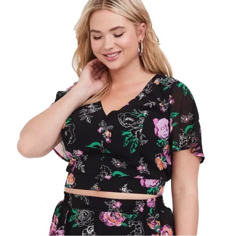 Torrid Black Floral Crop Top Size 2X